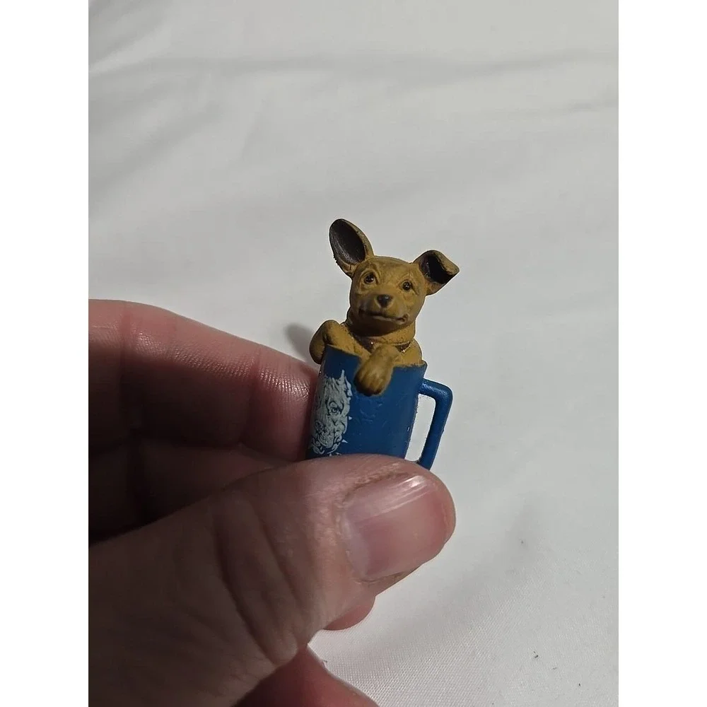 Hood Hounds Tipsy The Chihuahua Figure